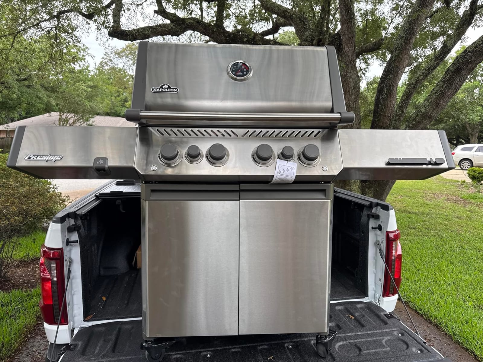 Napoleon Rogue PRO-S 525 4-Burner Propane Grill - Rear & Side Burner | Stainless Steel, 76,500 BTUs, 851in² Area, SafetyGlow Knobs, Folding Shelf, Stainless Steel Grates, Infrared Burners customer photo 2