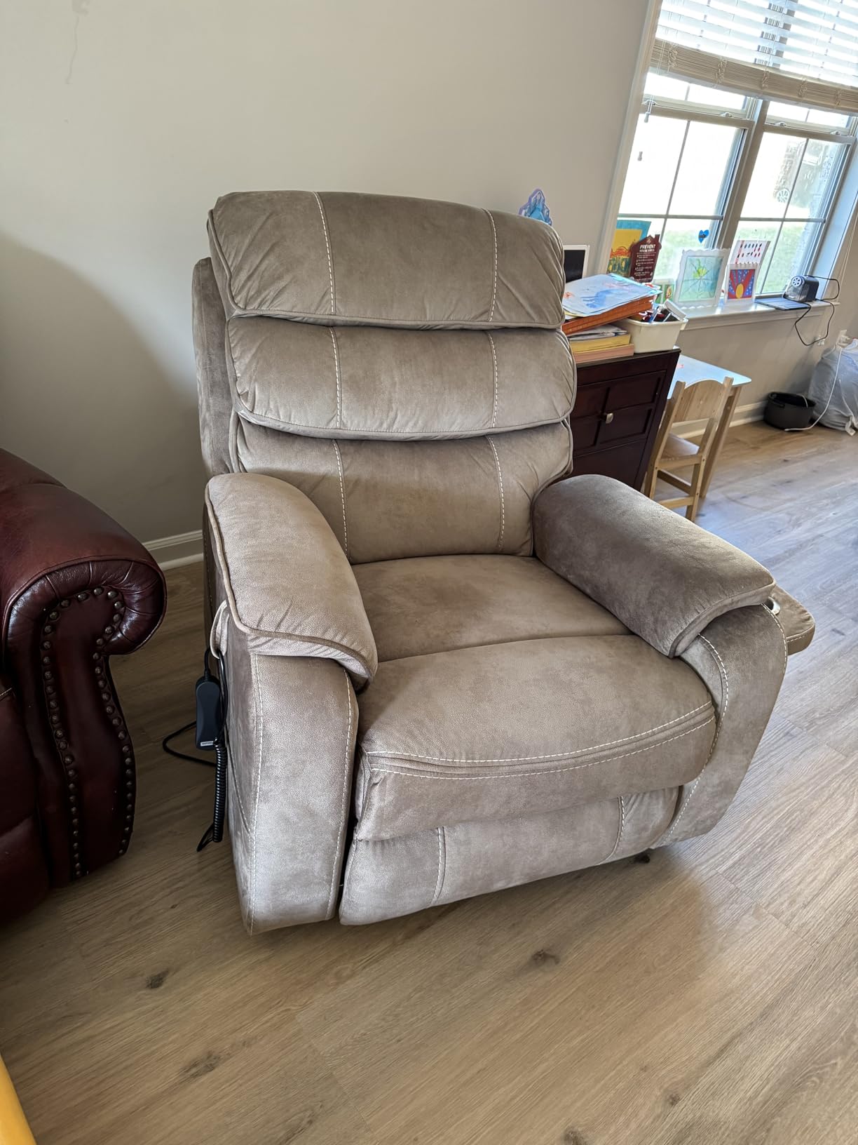 JIKFRIMA Dual Motor Power Lift Recliner Chair for Adults Elderly | Lay Flat Lift Recliners with Heat & Massage, Lumbar Pillow, Cup Holder, Wireless Charger, USB Ports, Velvet Fabric, 400lbs customer photo 2