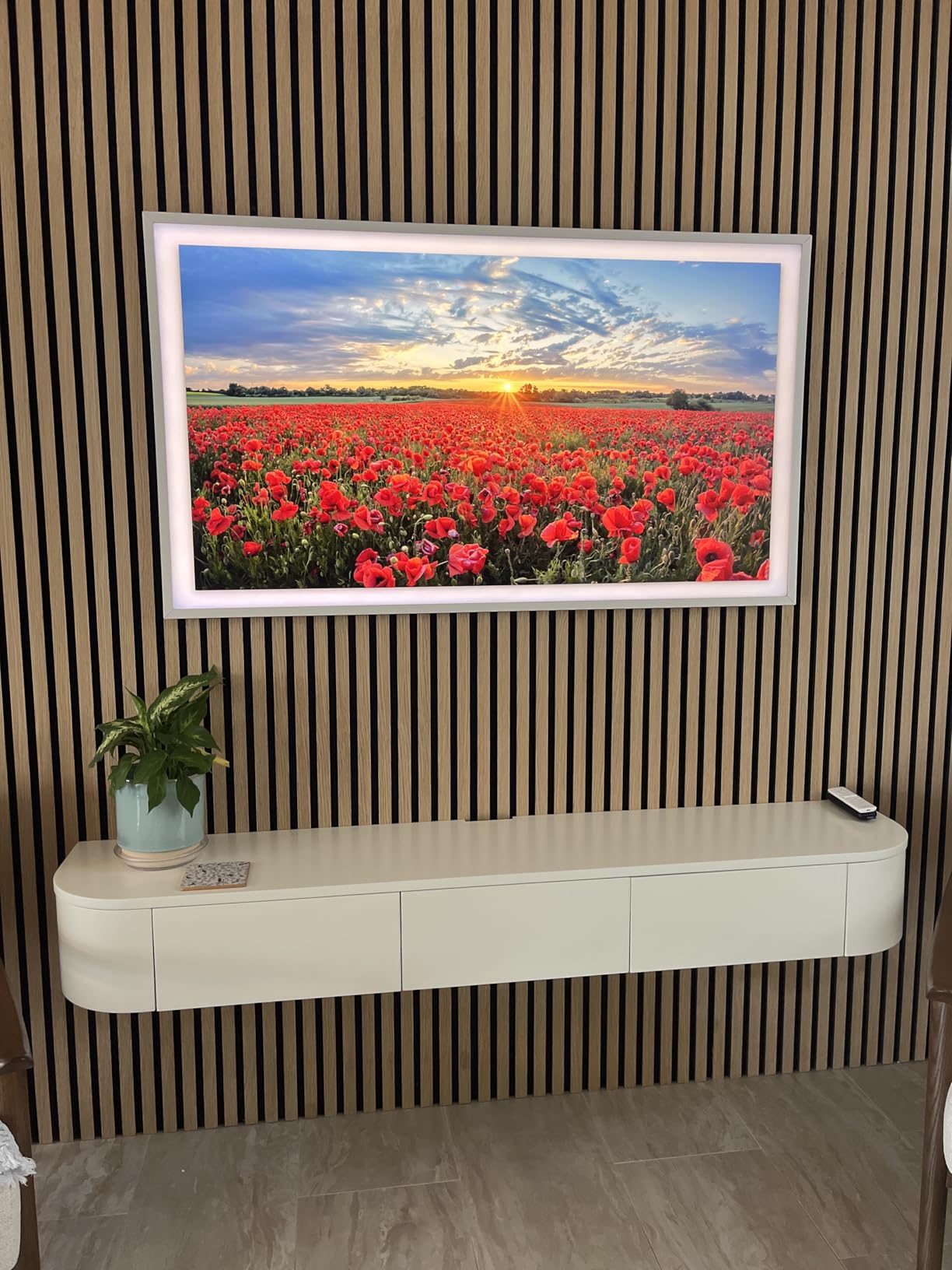 Samsung 55-Inch Class The Frame LS03F 4K QLED Smart TV (2025 Model) - Art Mode, Slim Fit Wall Mount, Modern Frame Design, Samsung Vision AI, Alexa Built-in customer photo 2