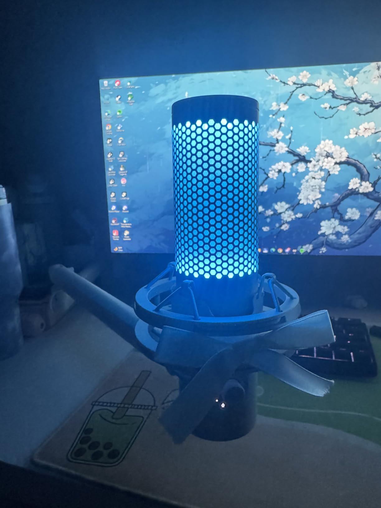 HyperX Quadcast 2 Frost USB Microphone for Gaming, Streaming and Podcasting customer photo 1