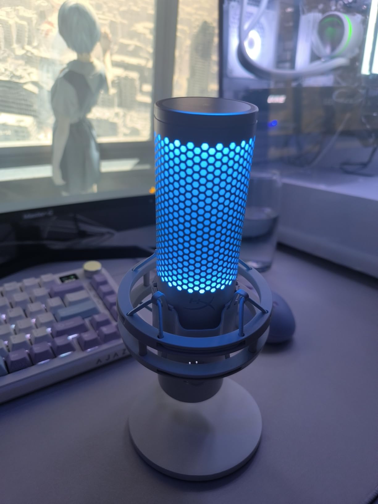 HyperX Quadcast 2 Frost USB Microphone for Gaming, Streaming and Podcasting customer photo 2