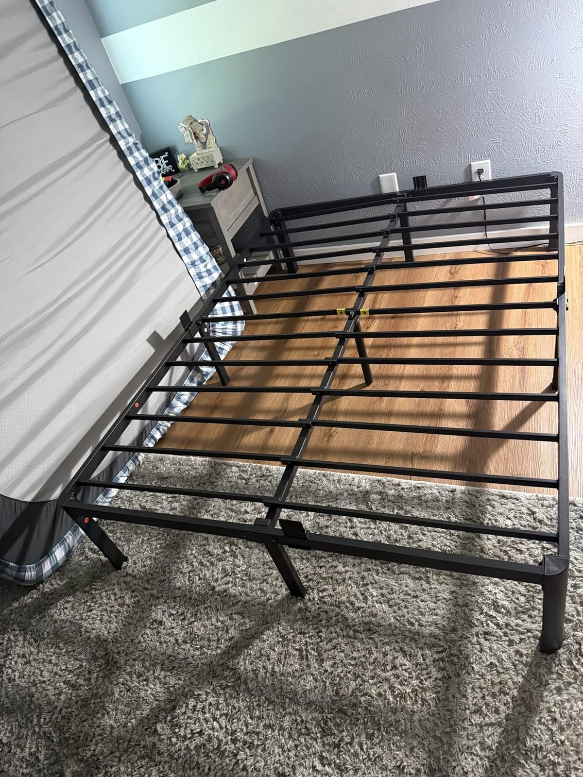 VIPSHOW 14 Inch Queen Heavy Duty 3500lbs Bed Frame with Round-Corner Legs & Anti-Squeak Design - Quick Assembly Metal Platform, No Box Spring Needed customer photo 2