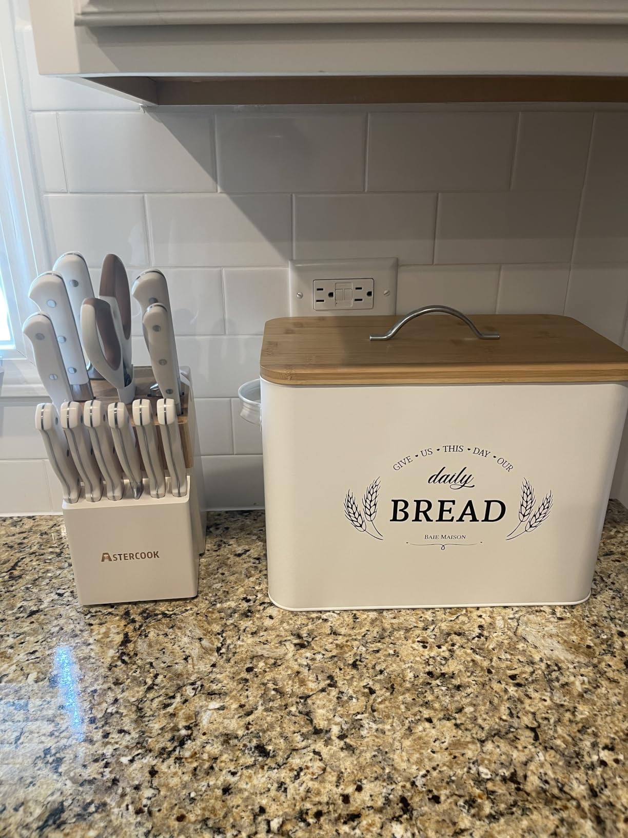 Astercook Kitchen Knife Set with Block 14-Piece Full Tang Stainless Steel Knives with Sharpener Dishwasher Safe and Anti-Slip Ergonomic Handle Utensils Set customer photo 1