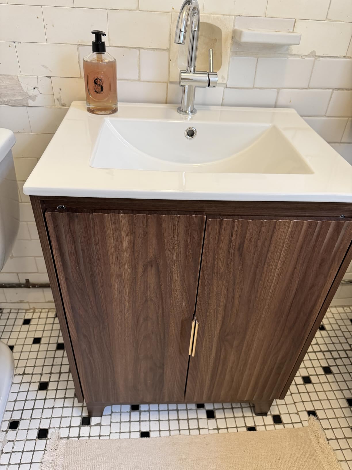 VINGLI 30 Inch Bathroom Vanity with Sink, Mid-Century Modern Vanity with Ceramic Basin and Fluted Soft-Close Doors, U-Shape Storage Shelf, Walnut customer photo 1