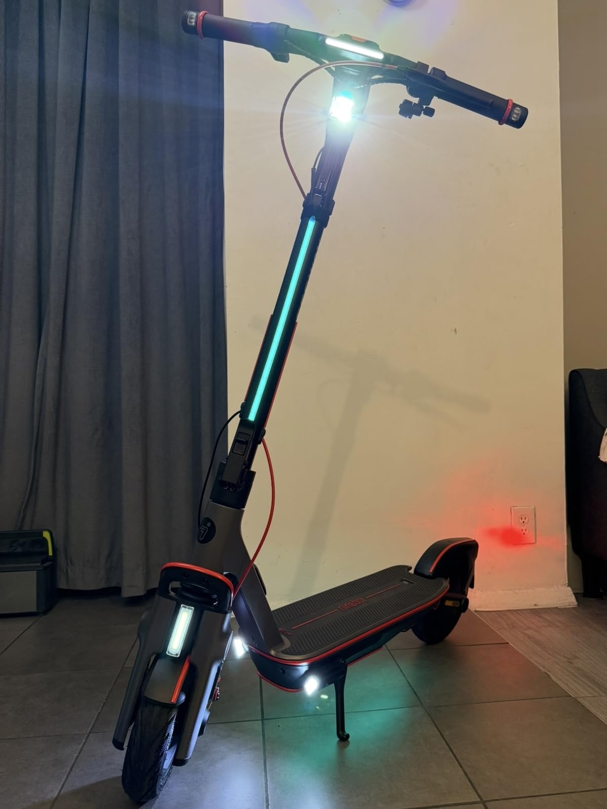 Segway Ninebot F3 Electric Scooter, Up to 20 MPH, 44-Mile Range, Self-Sealing Tubeless Tires, Front Hydraulic & Rear Elastomer Suspension, UL2271 2272 Certified customer photo 2