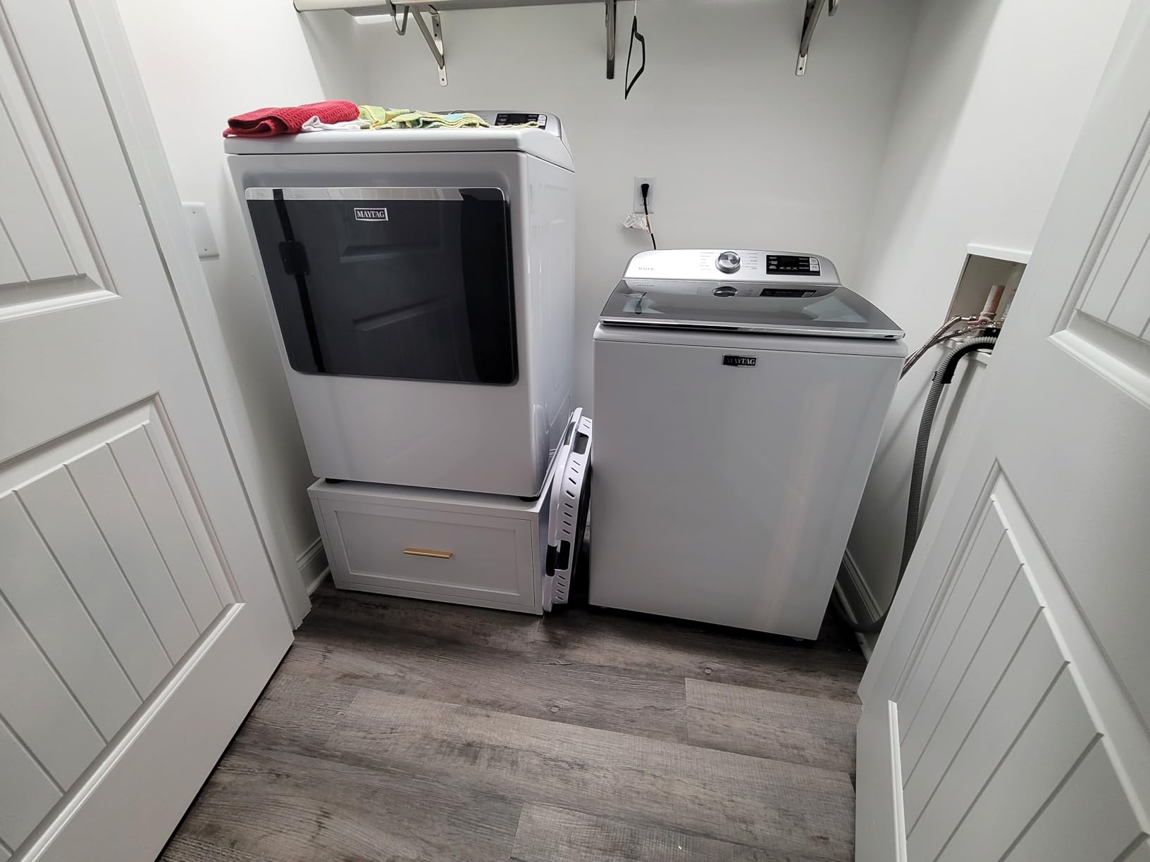 Washer and Dryer Pedestal,28''W Heavy Duty Metal Washer Dryer Pedestal,Universal Laundry Pedestal for Washer and Dryer,Washer and Dryer Stand with Drawer and Base Storage,440 LBS Capacity,Black customer photo 2
