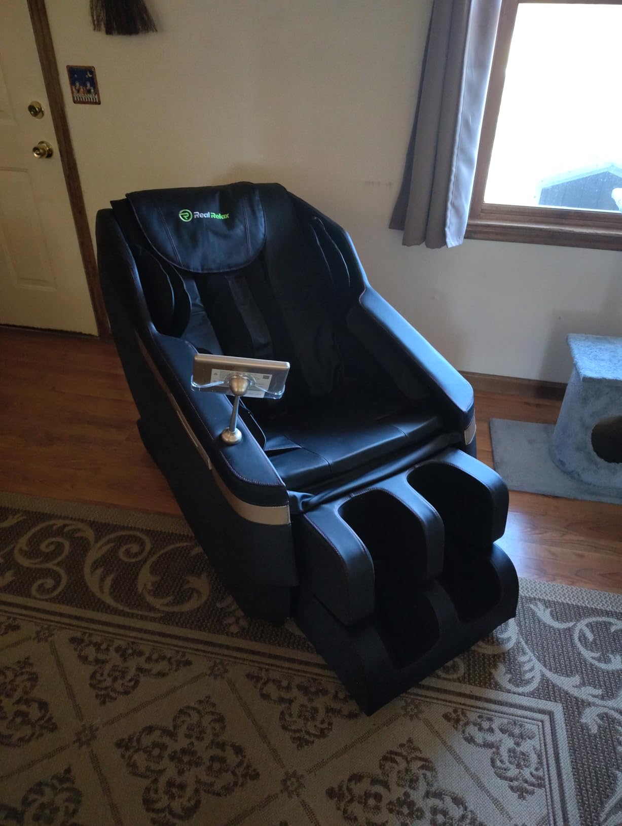 Real Relax 2025 Full Body Massage Chair, Zero Gravity Shiatsu Massage Chair Recliner, Foot Massage, Bluetooth, Large Control Screen (Black and Gold) customer photo 1