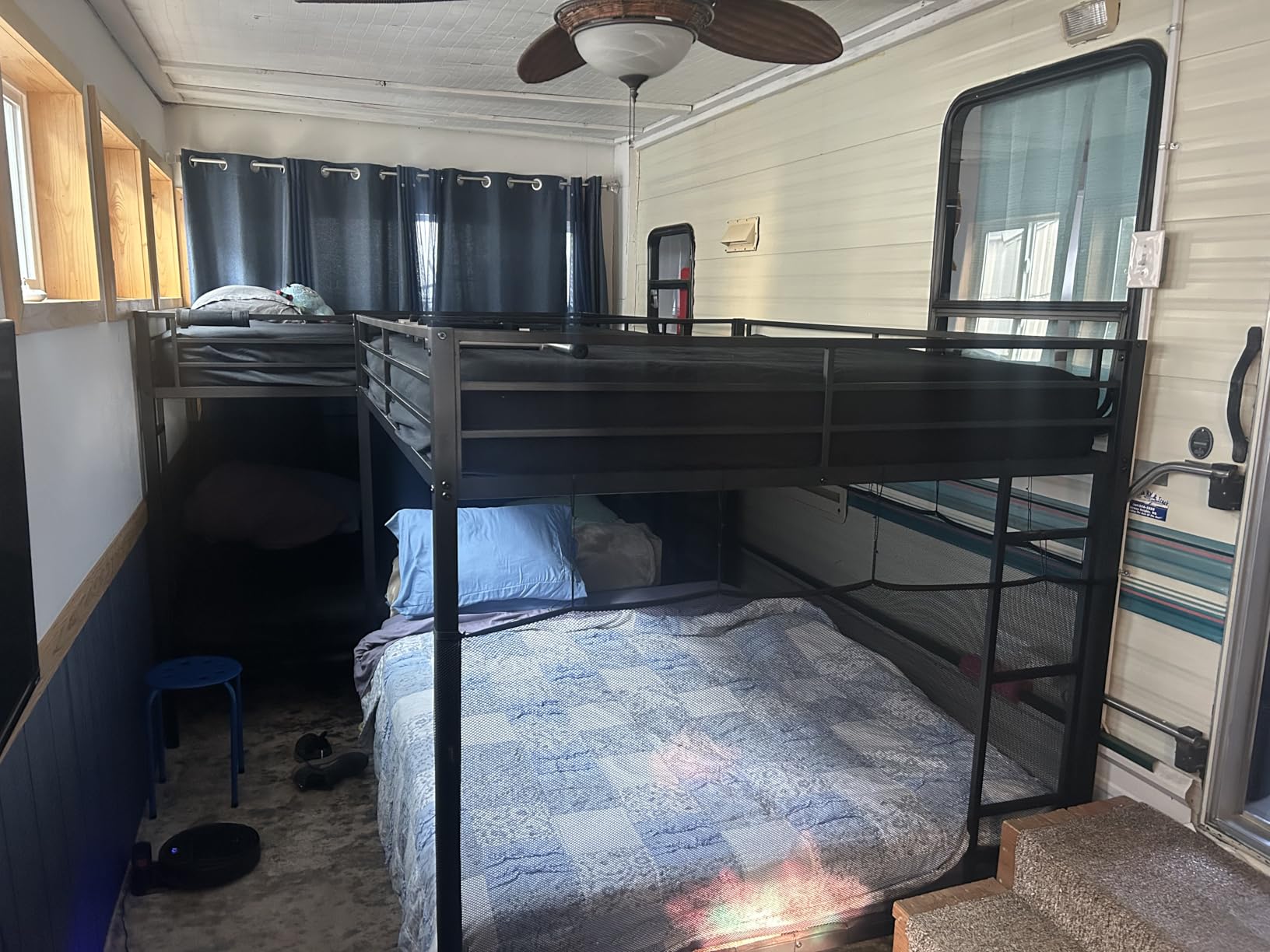 Queen Over Queen Bunk Bed Frame, Heavy Duty Metal Loft Bed for Adults/Teens, 400/600LB Capacity w/Ladder & Guardrail, Noise-Free Steel Slats, No Box Spring Required, Black customer photo 2