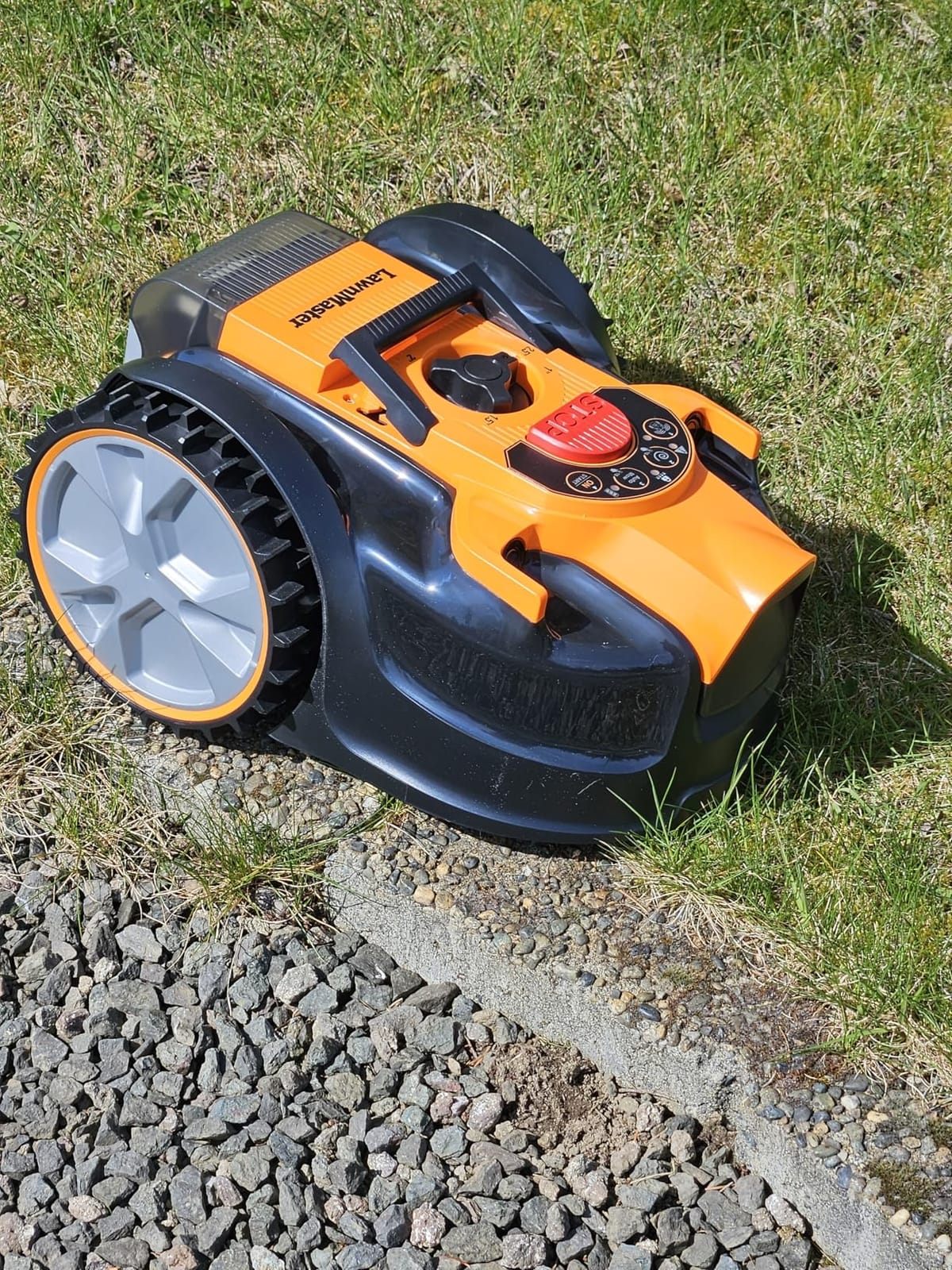 LawnMaster OcuMow VBRM601YCM MAX Perimeter Wire Free Robot Lawn Mower Cuts Small Lawns 2000-3500 Square Feet with Optical Navigation, Obstacle Avoidance, Low Noise and No Go Function customer photo 1