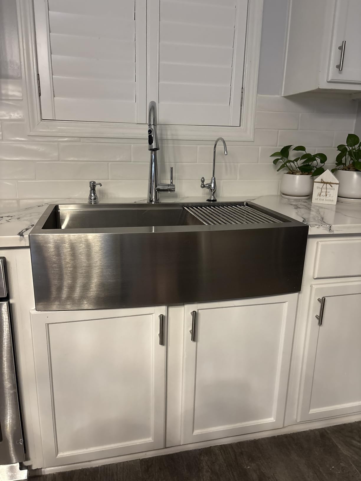IKEBANA 33 x 20 Inch Farmhouse Kitchen Sink, 16 Gauge Stainless Steel Apron Front Workstation Undermount Single Bowl Sink with Accessories customer photo 1