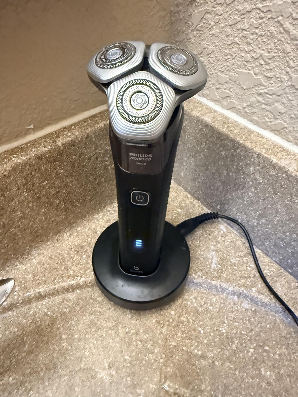 Philips Norelco i9000 Electric Shaver, Ink Black | Premium Adaptive Shaver, Skin-Level Closeness, SenseIQ Technology, Wet and Dry Shave, Charging Stand, Travel Case customer photo 2