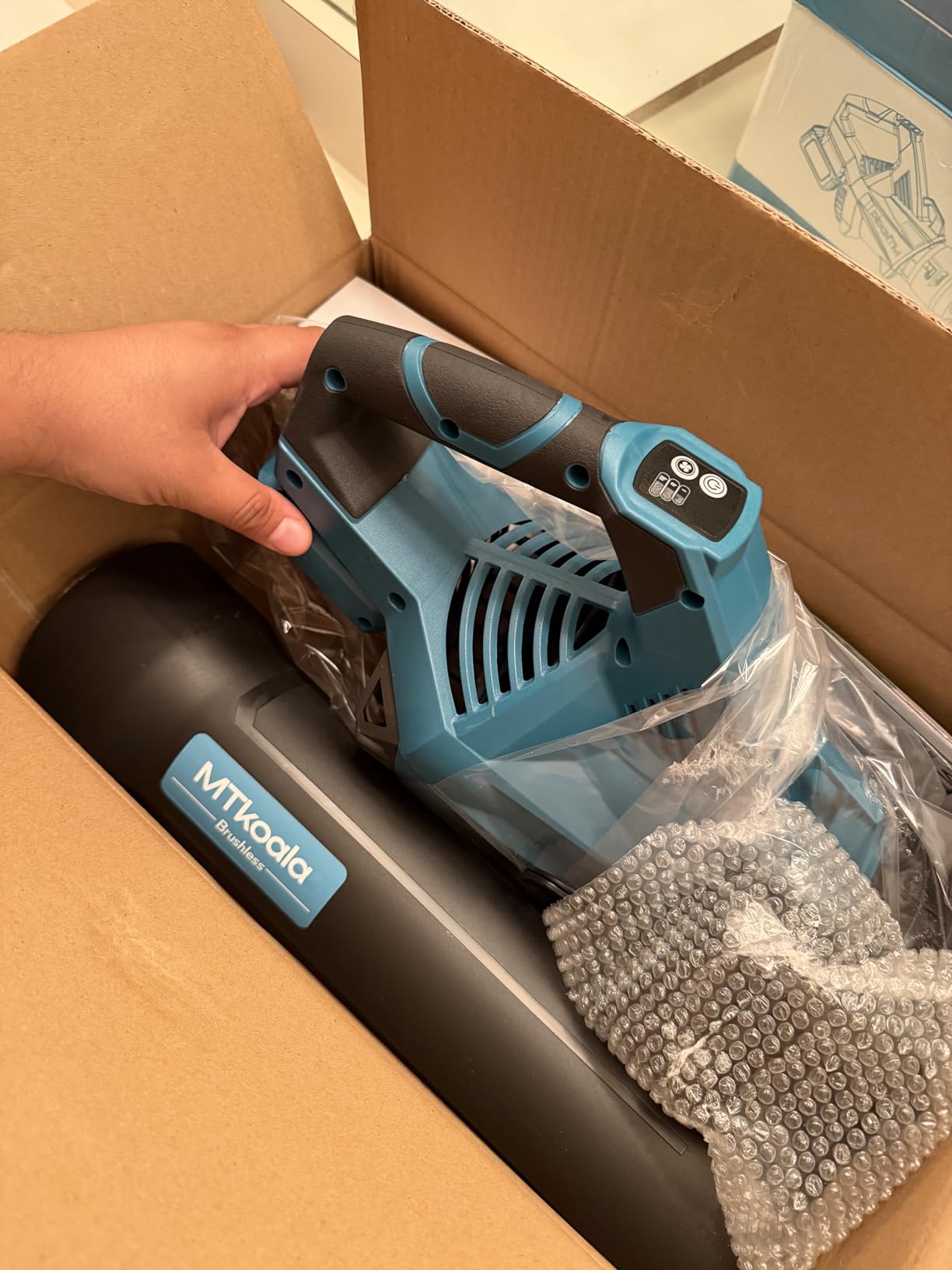 Leaf Blower Cordless, New Upgraded 1200W Brushless Motor Leaf Blower, 700CFM 200MPH with 3 Speed Modes, 160Mins Max Runtime, Handheld Electric Blower for Lawn Care, Yard, Dust & Snow customer photo 1