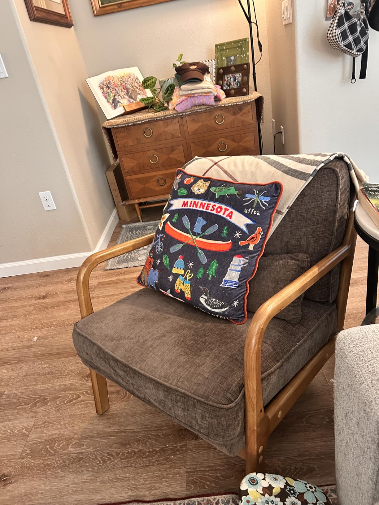 VINGLI Chenille Mid-Century Modern Accent Chair - Cute Reading Arm Chair with Cushion & Lumbar Pillow & Solid Wood Frame customer photo 1