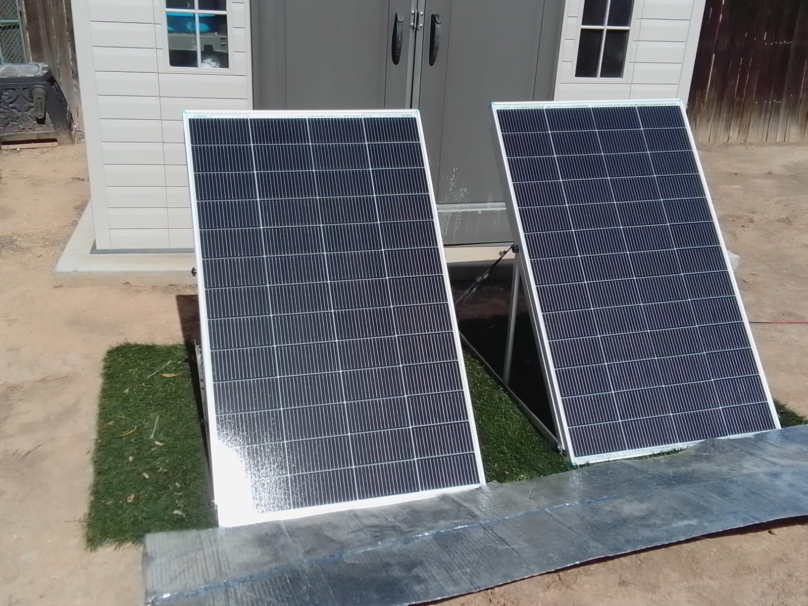 Renogy Solar Panels 400 Watt N-Type, 16BB 25% High-Efficiency | 2PCS 200W Solar Panels for RV, Upgraded Space-Saving Design on Class B Van, Marine, Boat, Trailer, Roof & Off-Grid, IP67 customer photo 1