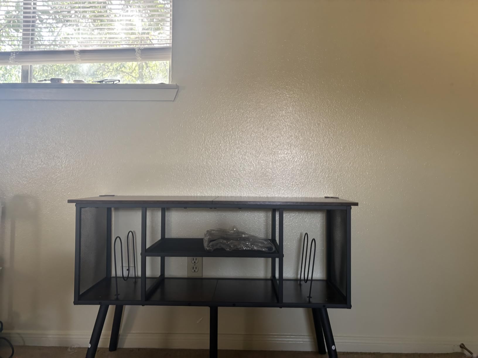 Record Player Stand with Adjustable Divider Vinyl Storage Holder Up to 200 Albums Mid-Century Large Record Player Table Vinyl Holder Turntable Stand End Table for Bedroom & Living Room, Patent Pending customer photo 2