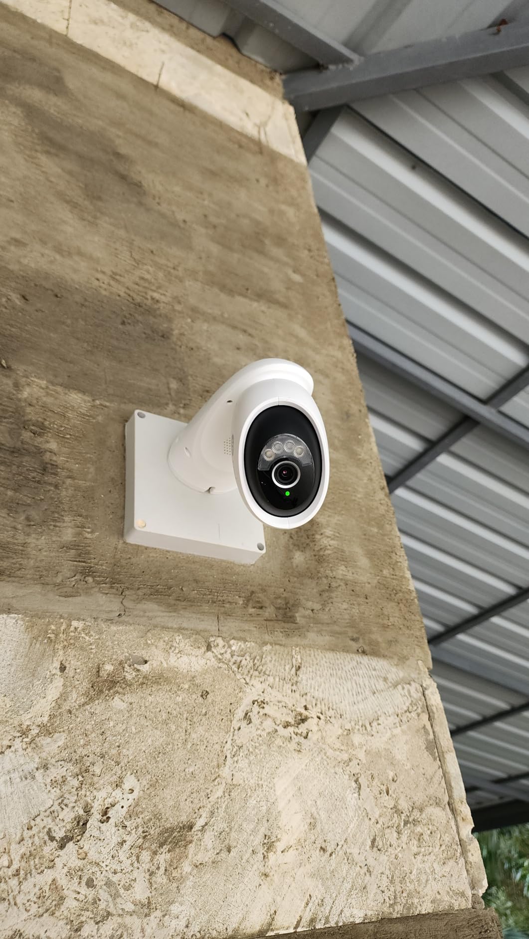 Tapo 4K Wired Pan/Tilt Outdoor Security Camera, C560WS, 360 View | Free Person/Vehicle Detection, Color Night, Local AI, SD/Cloud Storage, Works w/Alexa & Google Assistant, 2.4 GHz WiFi customer photo 1
