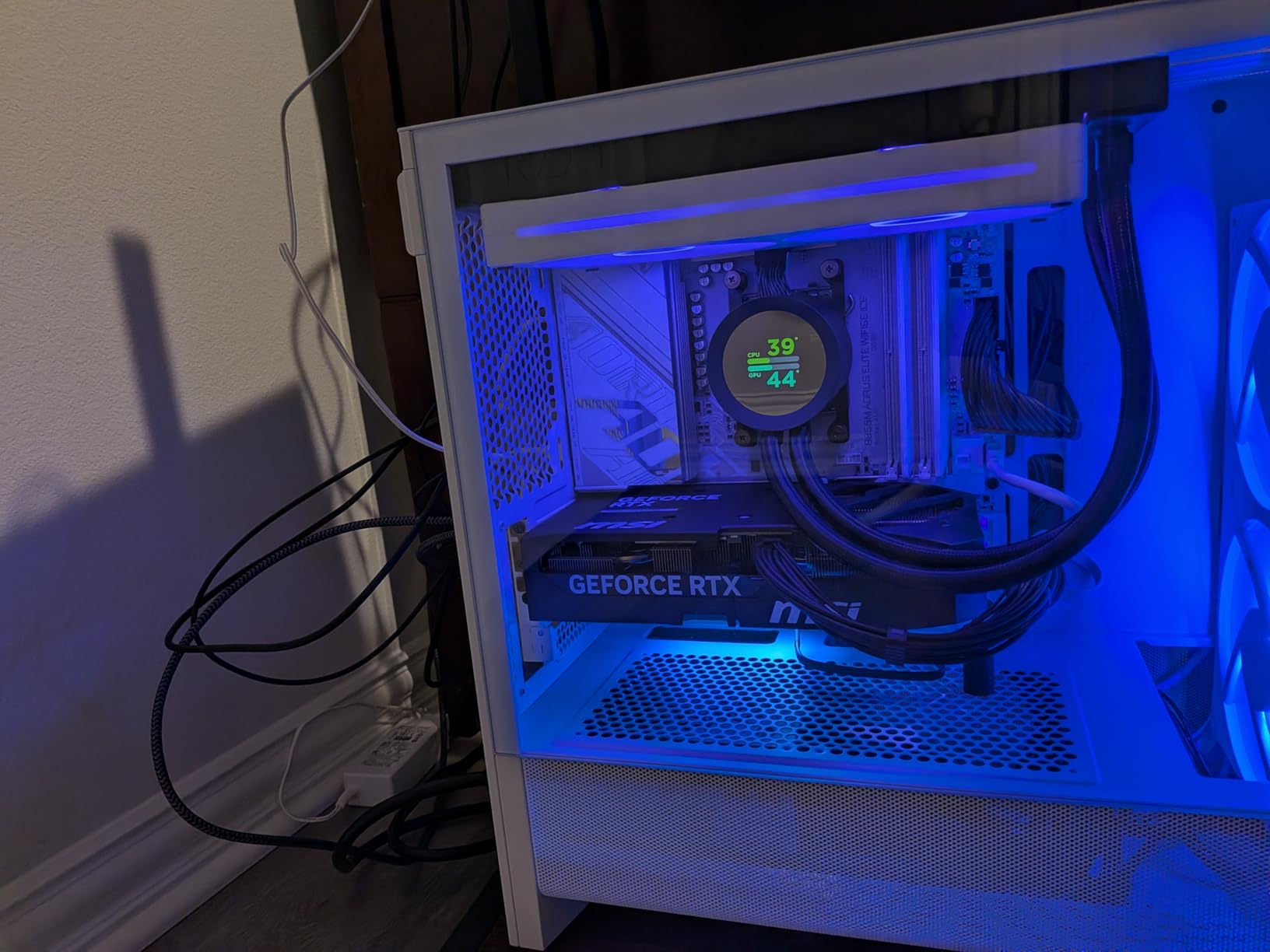 NZXT Kraken Plus 240-240mm AIO CPU Cooler, LCD - Black customer photo 2