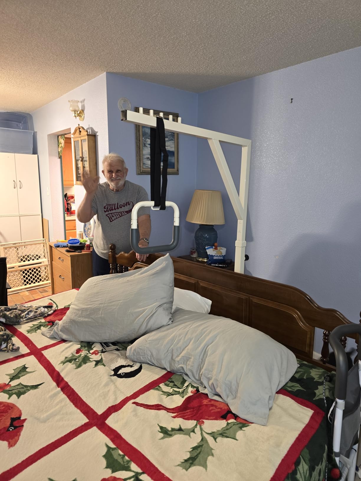 VEVOR Trapeze Bar for Bed Mobility, Height-Adjustable Free Standing Trapeze Bar with 2 Wheels, 300LBS Capacity Bed Pull Up Assist for Elderly Disabled, Ideal for Hospital, Nursing Home & Home Care customer photo 1