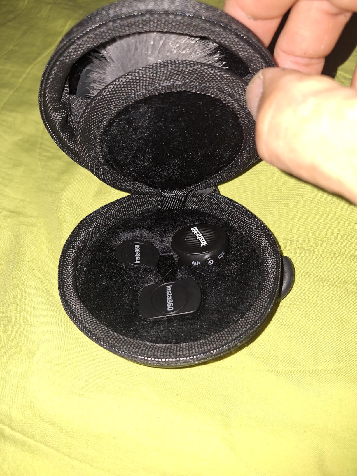 Insta360 Mic Air Transmitter, 7.9g Ultralight, Wireless Microphone, Noise Cancelling, Vlog, Streaming, Compatible Luna Ultra/X5/X4/X4 Air/Ace Pro 2/GO Ultra customer photo 2