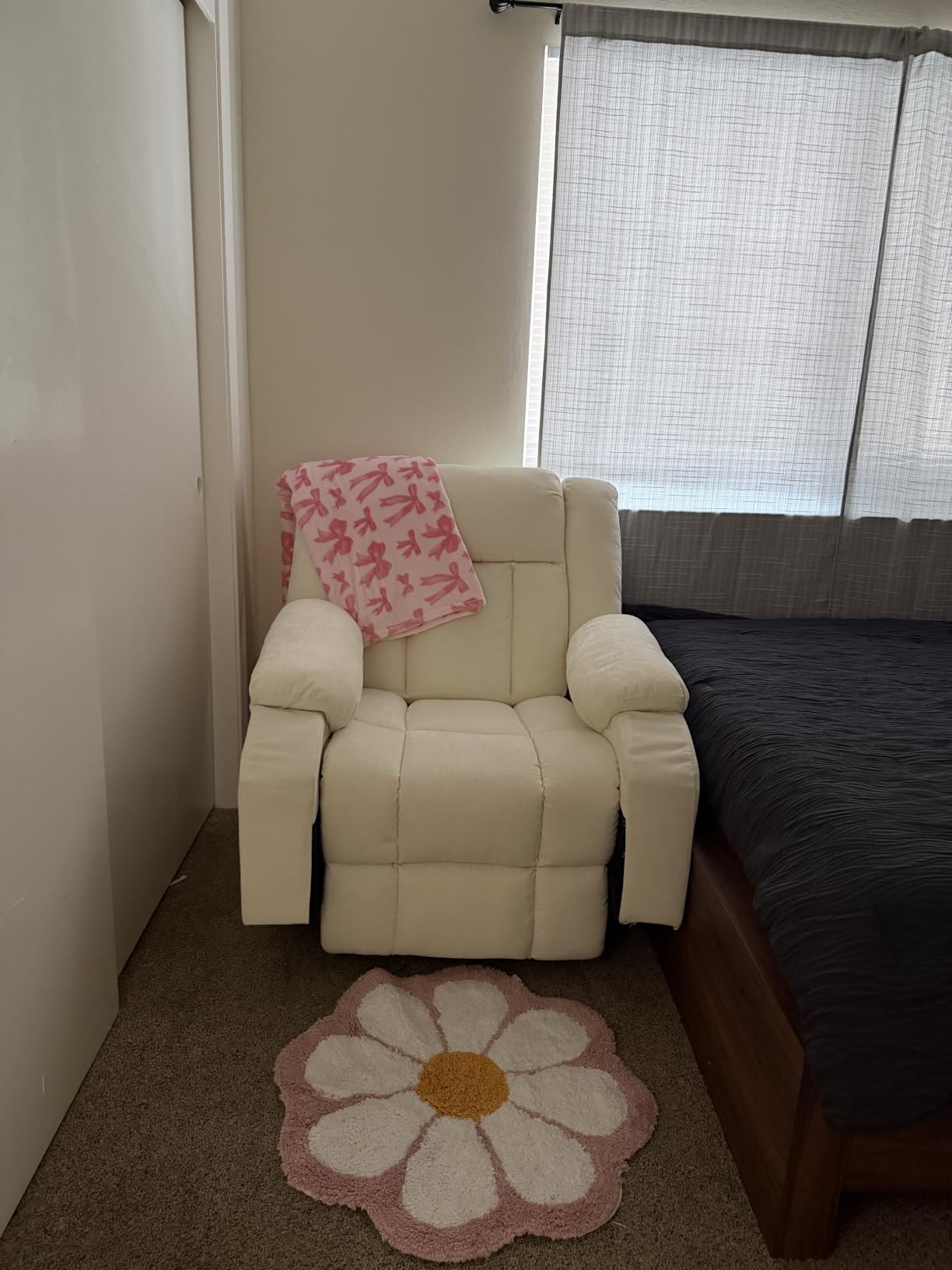 Korser Rocker Recliner, Glider Recliner Chairs for Adults, 360° Swivel Rocking Chair with Massage and Heating, Nursery Chair with Storage and USB Charging, Ivory White, Swivel Rocker Recliner customer photo 2