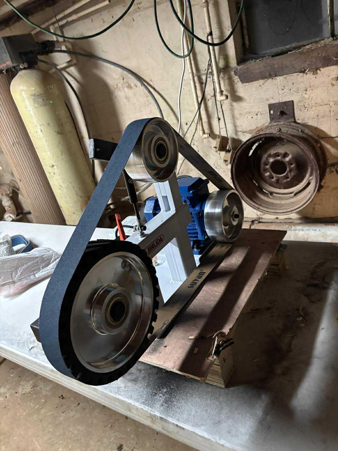 Belt Grinder Sander with VFD, 2x72-inch 1500W 2HP Variable Speed Control Belt Sander with 3 Sets Grinding Tools and 3 Zirconia corundum Sanding Belts for Metalworking, Knife Making customer photo 1