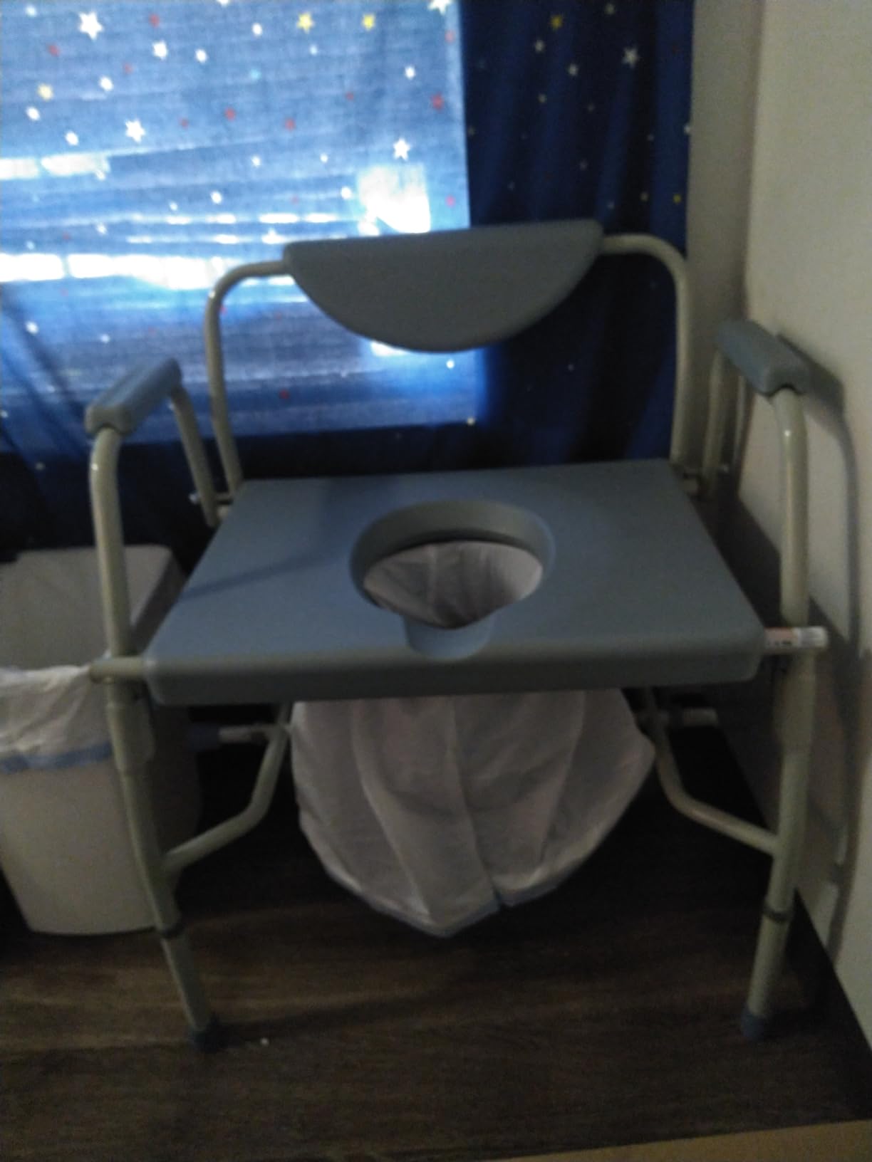 VEVOR Bedside Commode Chair with Wheels, 350 lbs Capacity, 4-in-1 Portable Toilet and Raised Toilet Seat with Padded Seat/Backrest/Flip-up Footrest, Detachable 5L Bucket, Shower Wheelchair for Seniors customer photo 1