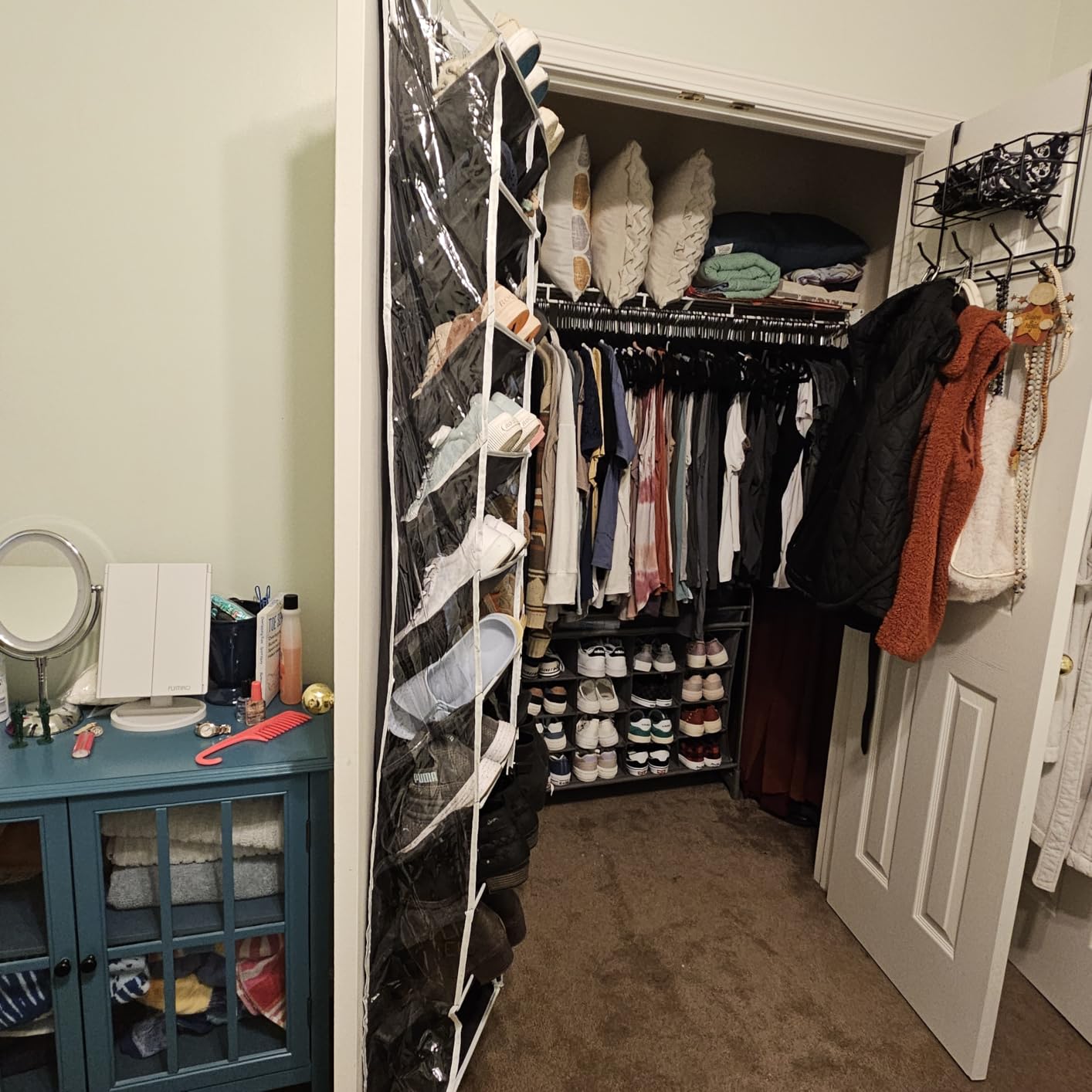 UVIAHOMI 20-30 Pairs Over the Door Shoe Organizer, Clear Pockets Hanging Shoe Storage for Closet, 10-Tier Door Shoes Rack, Handing Shoes Holder Fit All the Family's Sneakers, Boots, Heels, Black customer photo 1