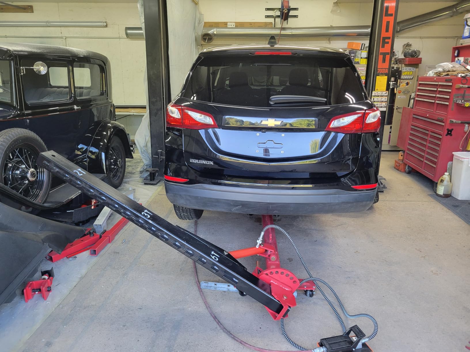 VEVOR Auto Body Frame Puller Straightener, 6T Tension Car Body Repair Equipment with 3T Airbag Jack & 6000PSI Hydraulic Foot Pump, Include 16 Straightening Tools, for Auto Repair Shop Sedan SUV Pickup customer photo 2