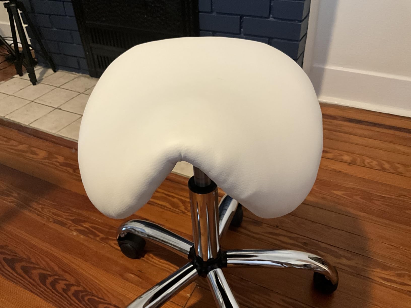 OmySalon Saddle Stool Rolling Chair, Ergonomic Saddle Chair with Swivel Wheels, Adjustable Hydraulic Stylist Cutting Stool for Salon Tattoo Massage Office Medical, Grey customer photo 1