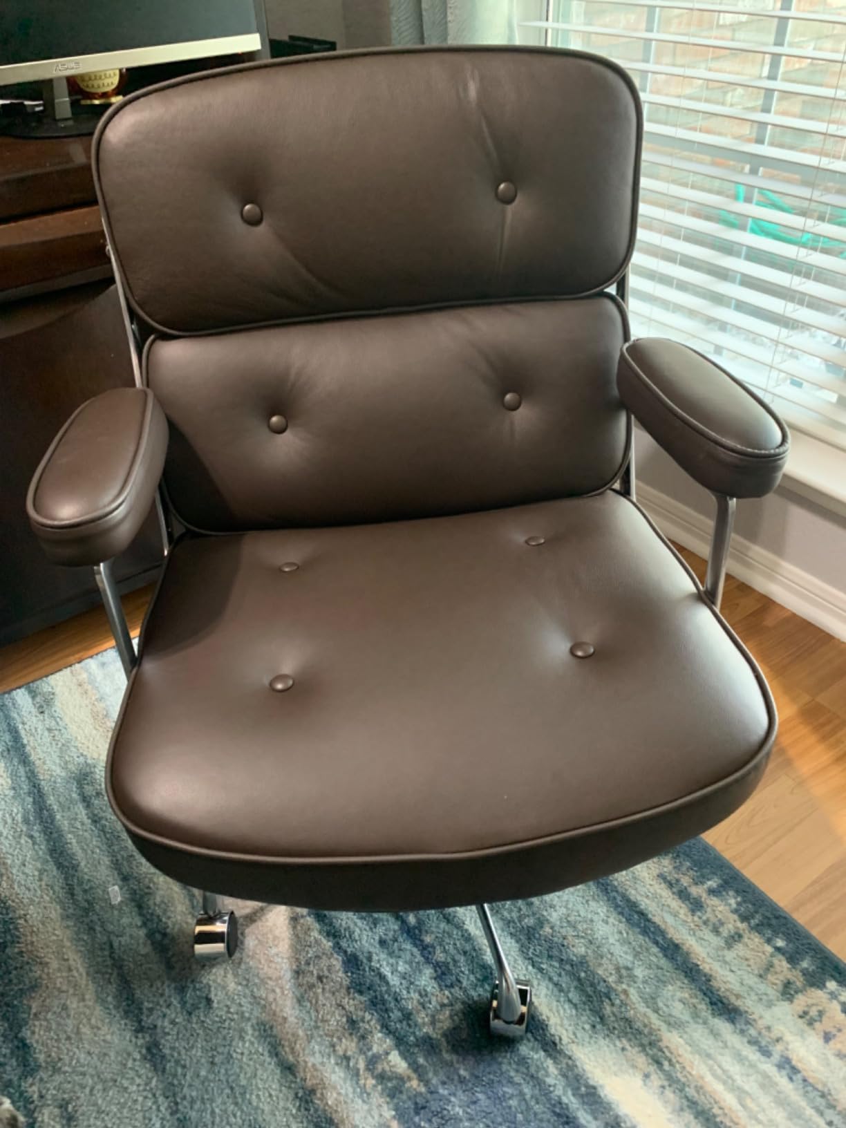Genuine Leather Office Chair, Padded Mid Back Conference Desk Chair with Aluminum Arms and Leg, Executive Swivel Leather Chairs with Wheels, Thickened Backrest and Ergonomic Lumbar Support, Brown customer photo 2