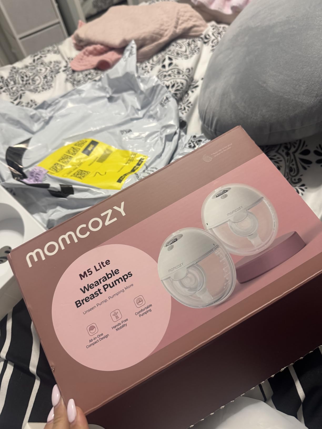 Momcozy M5 Smart APP Controlled Wearable Breast Pump, 2-Pack Cozy Red customer photo 2