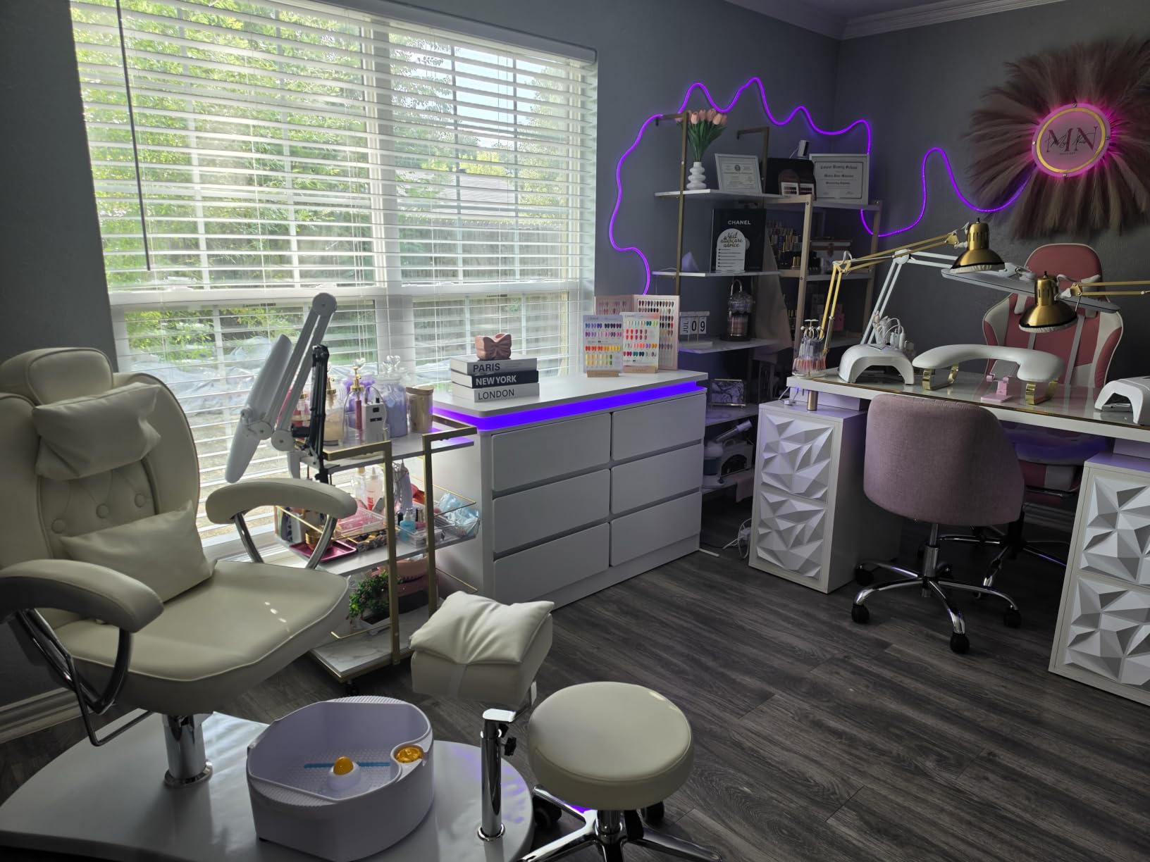 Pedicure Chair No Plumbing with Stool & Foot Bath, 360° Swivel Hydraulic Reclining Pedicure Station with Footrest & Ergonomic Headrest for Nail Tech, Spa, Salon (Black) customer photo 2