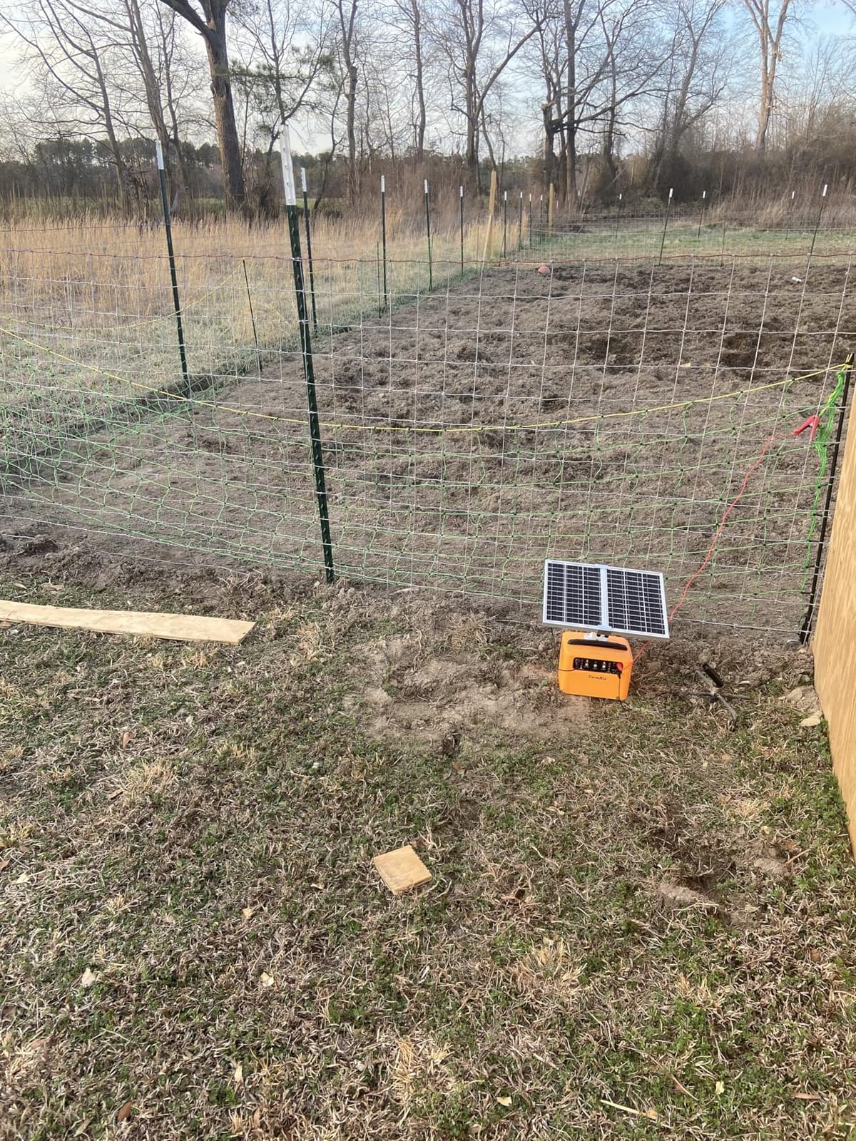 30 Miles Solar Electric Fence Charger, 0.3-1.5J for Livestock Farm | 6-12KV Adjustable Pulse Output, Portable Rechargeable 15W Solar Panel, Solar/AC Power, Waterproof 24/7 Uninterrupted Protection customer photo 1