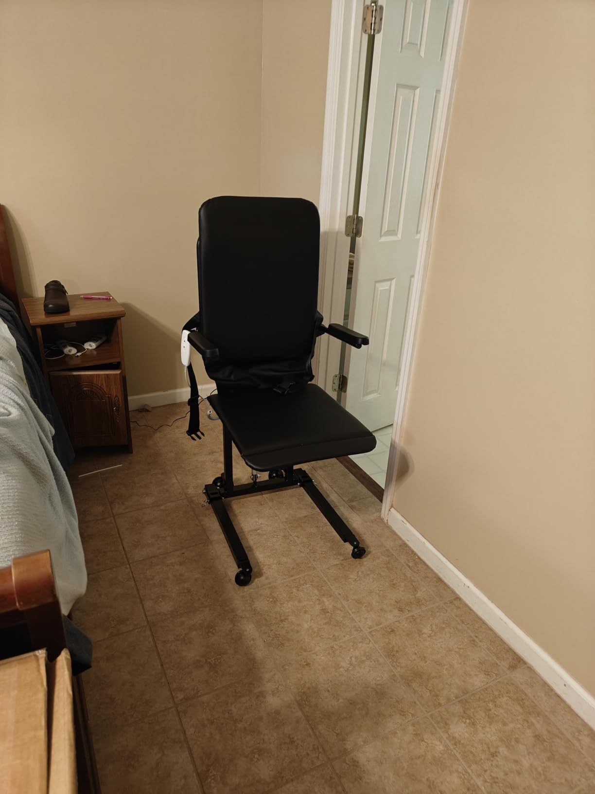 Upgrade Steel Electric Lift Chair with Advanced Wheels and PU Cushion, Floor Lift for Elderly, Support Up to 400 LBS, Safety Seat Belts and Handrails, Suitable for Home or Care Facilities Use, Black customer photo 2