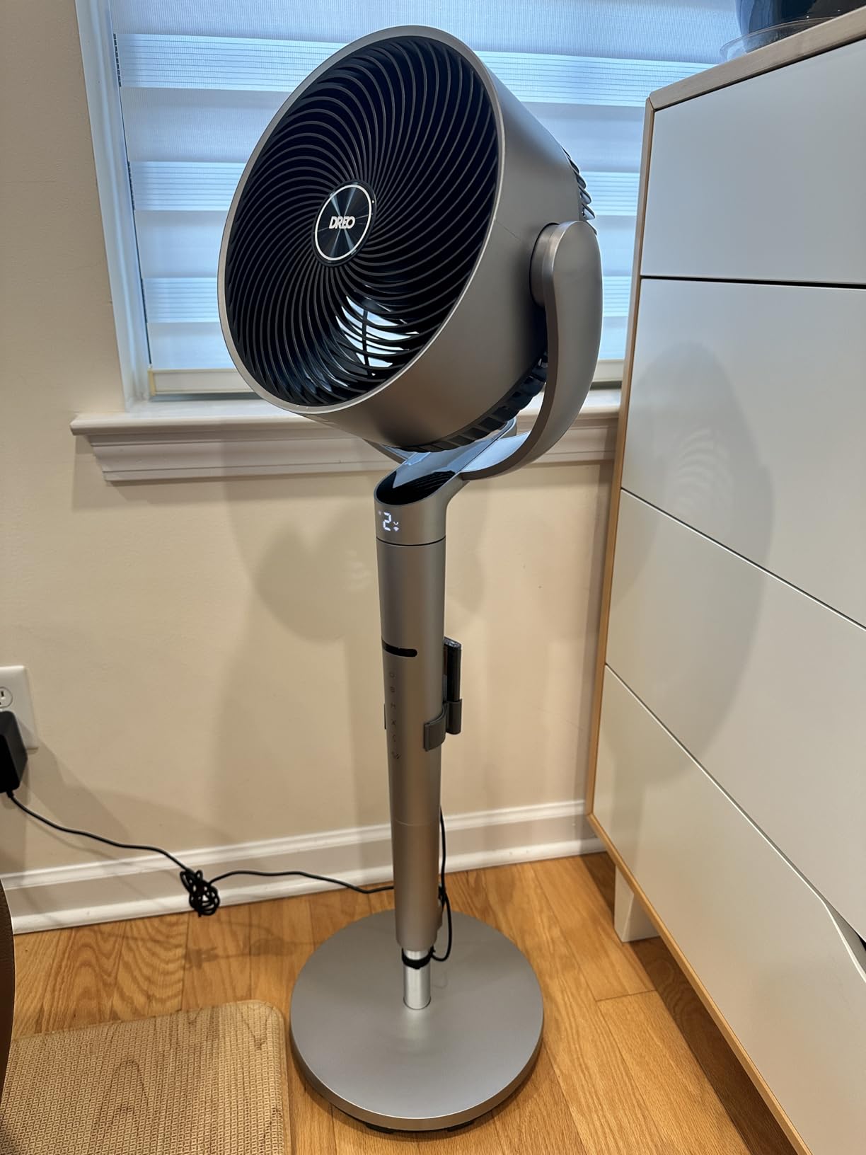 Dreo Smart Fan for Bedroom, Position-based Oscillation, 150°+120° 3D Oscillating Fan, 110ft Pedestal Fans with Wi-Fi/Voice/Remote, 20dB, Standing Fans Work with Alexa/Google, 9 Speeds, 6 Modes, Silver customer photo 1