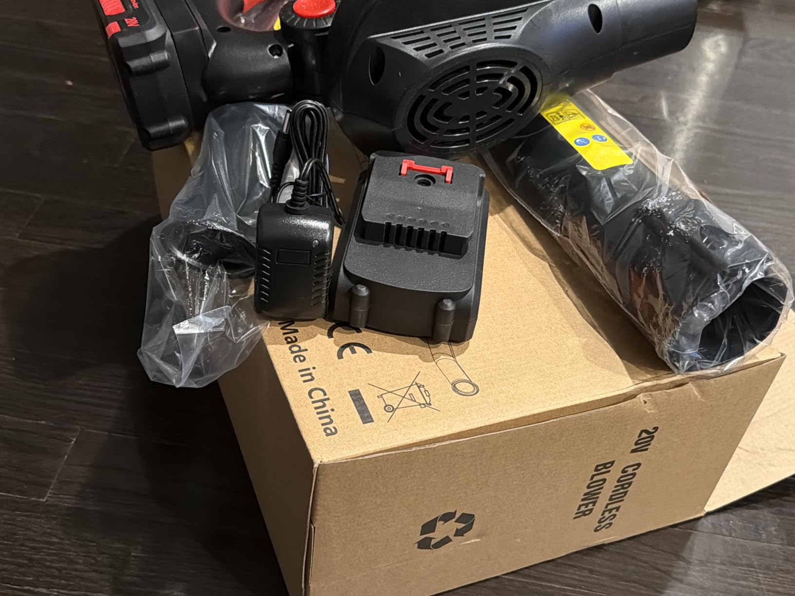 MZK Cordless Leaf Blower, 20V Battery Powered Electric Blower for Lawn Care, Electric Lightweight Leaf Blower for Blowing Leaves, Patio Cleaning and Dust(2 * 4Ah Battery & Charger Included), LF40D13 customer photo 2