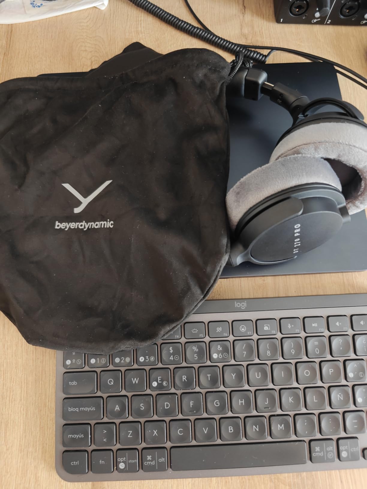 beyerdynamic DT 270 Pro Closed-Back Wired Studio Headphones, Black customer photo 1