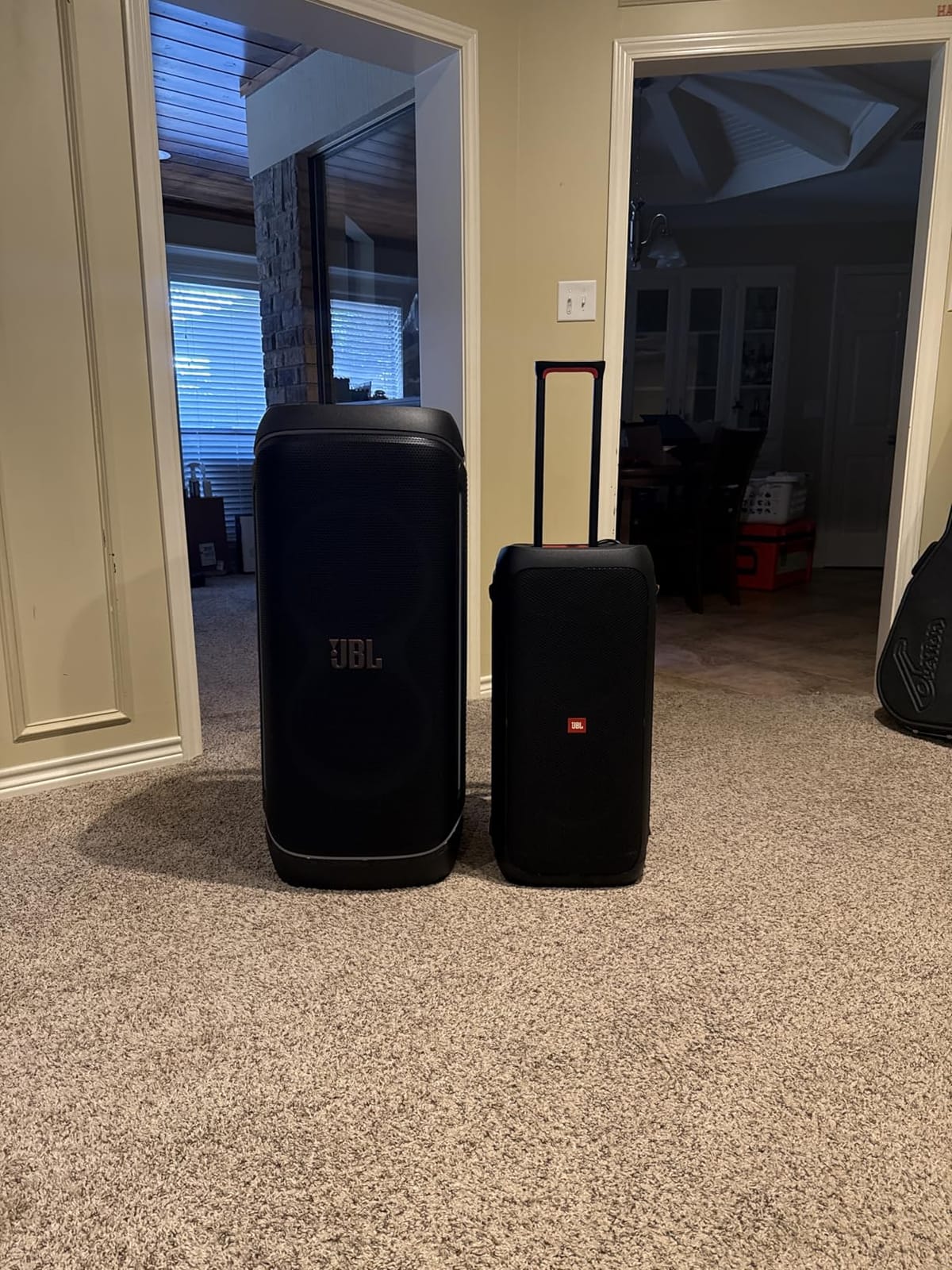 JBL PartyBox 720 - Battery-Powered Party Speaker - Black | Superior JBL Pro Sound, Futuristic lightshow, Up to 15 hours playtime, Ergonomic integrated handle and wider sturdy wheels customer photo 2