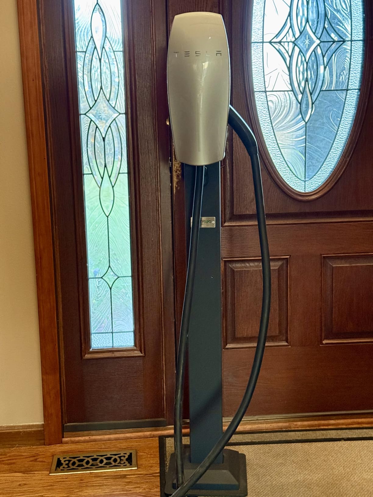 Universal Electric Vehicle Pedestal Stand - French-Designed, Heavy-Duty Carbon Steel customer photo 2