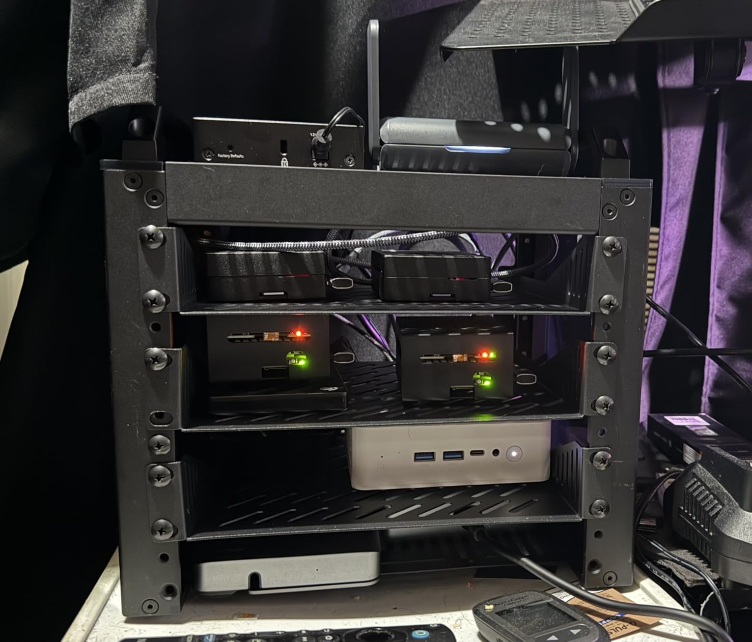 GeeekPi 4U Server Rack, 10 inch Mini Network Rack for Network, Servers, Audio, and Video Equipment, DeskPi RackMate T0 Rackmount, 7.87 inch Depth customer photo 2