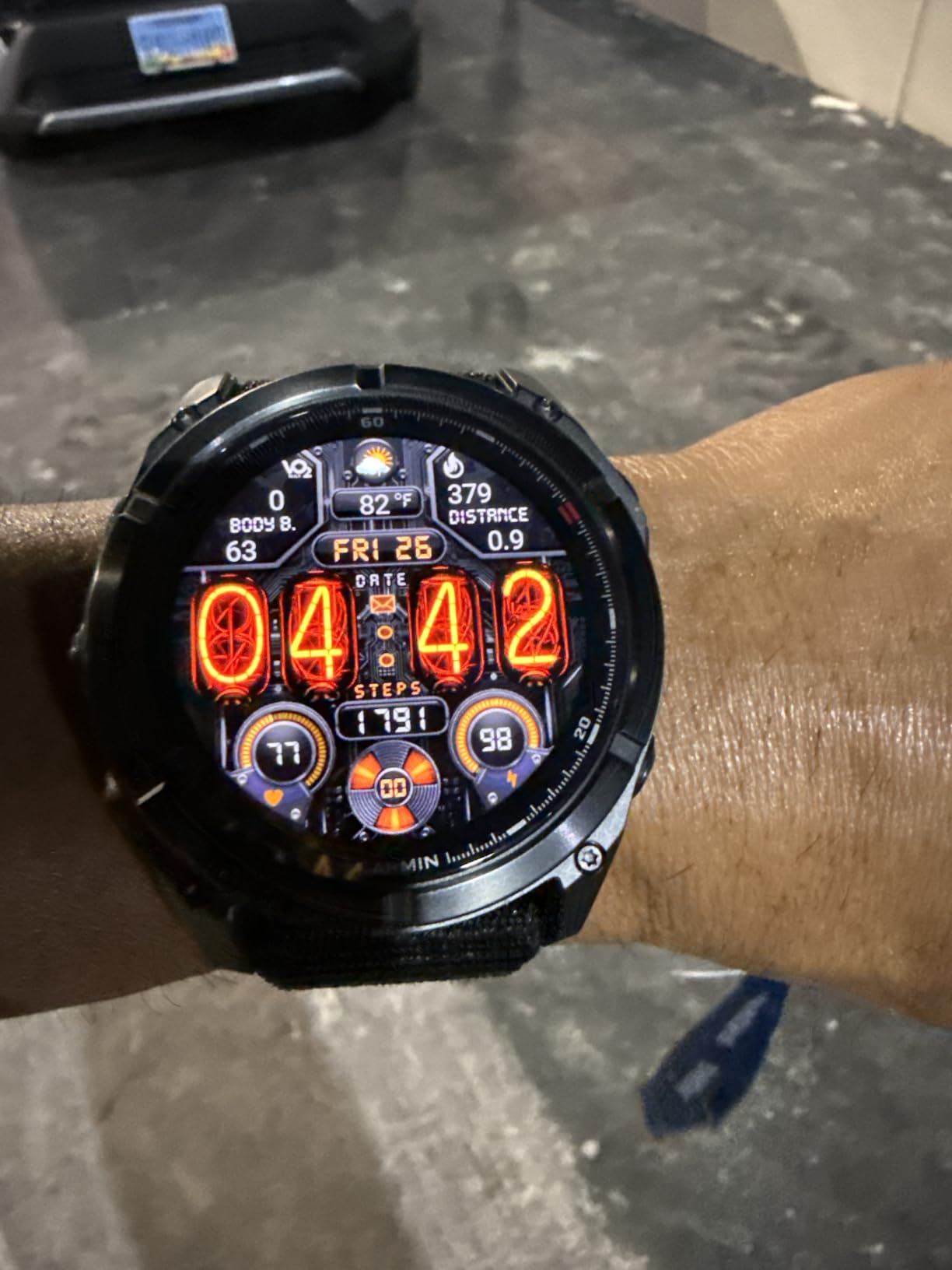 Garmin fēnix 8 Pro, 51mm, Sapphire, DLC Titanium, Black/Pebble Gray | Premium Multisport Smartwatch, inReach Technology, AMOLED Display, Built-In Flashlight, Dive-Rated, Built-In Speakers & Mic customer photo 2