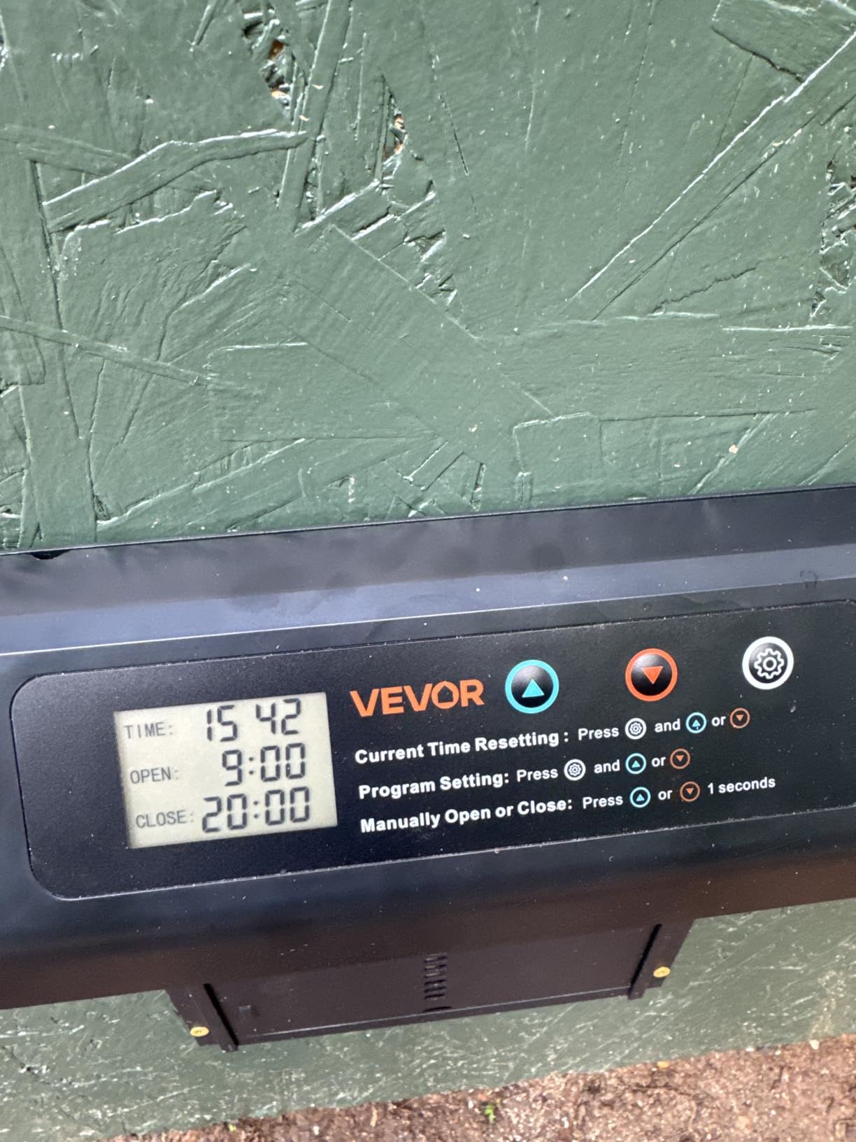 VEVOR Automatic Chicken Coop Door, Battery Powered Chicken Coop Door with Timer & Manual Setting, Anti-Pinch Security, Durable Aluminum Alloy, Auto Chick Run Gate Opener with Waterproof Sealing, Black customer photo 1