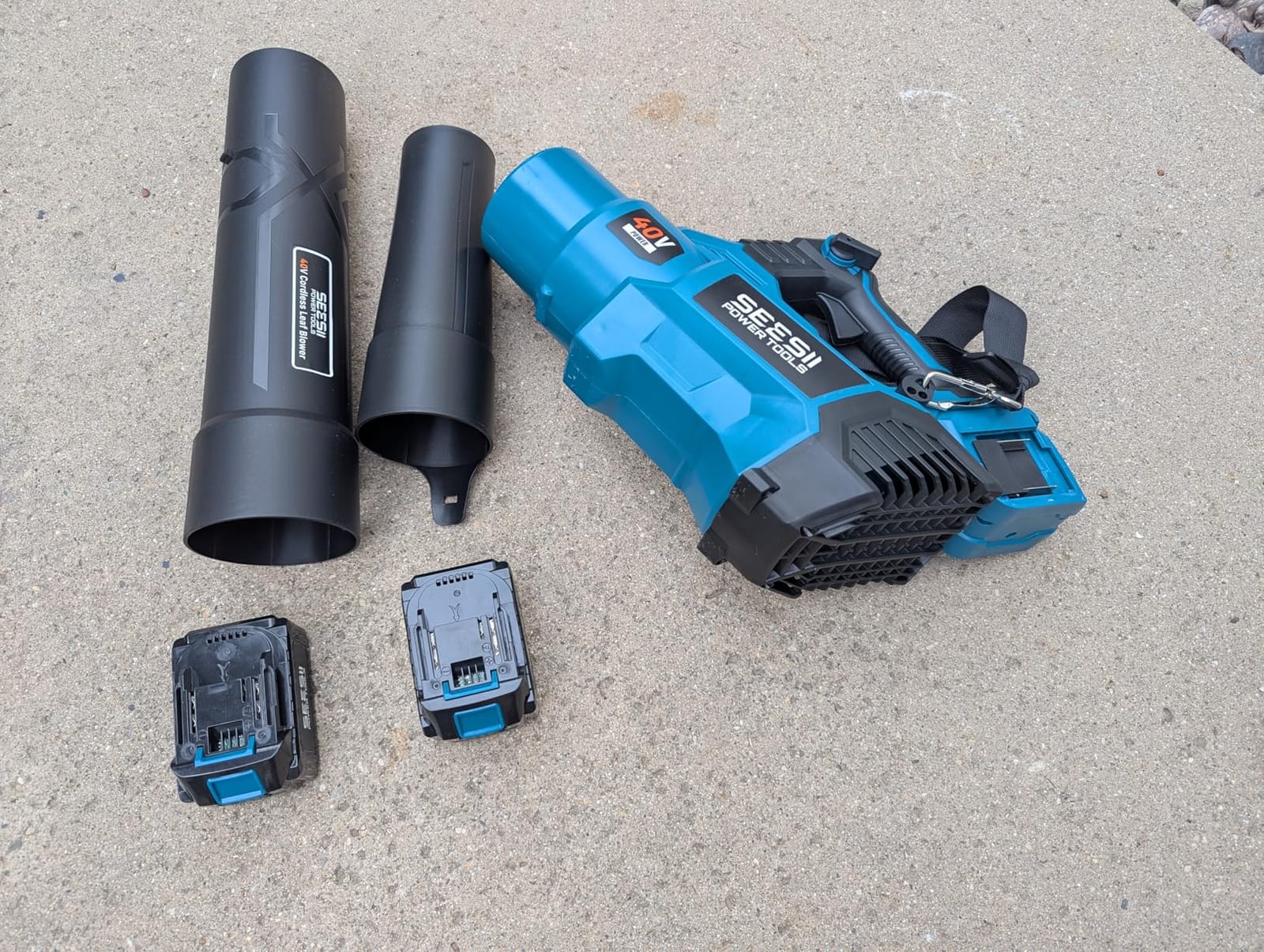SEESII Leaf Blower Cordless 40V, Handheld Blowers Brushless for Lawn Care | 650 CFM & 160 MPH, 2 x 5.2Ah Batteries, 3 Speeds, Battery Powered Blower with Shoulder Strap for Leaves, Snow, Dust, Yard customer photo 2