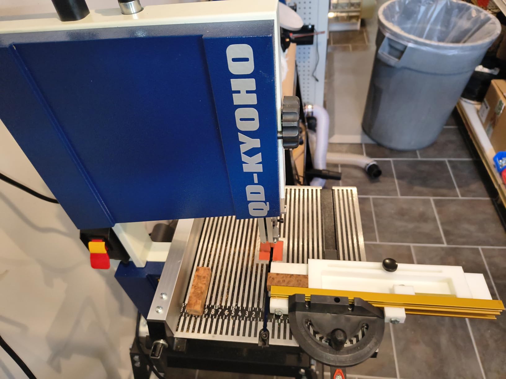 Band Saw, Portable 9-Inch Bandsaw for Woodworking, 2526 FPM Benchtop, 1/3 HP(output), 120 V 2.5-Amp Motor, Band Saws with Cast-Aluminum Worktable with Scale, Steel Bandsaws with Miter Gaug customer photo 1