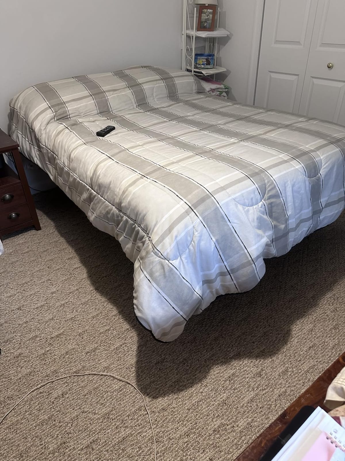 Tami Tami T450 Adjustable Bed Frame Queen with Remote, Ergonomic Adjustable Base with Head & Foot Incline, Zero Gravity, Nightlight, Quiet Motor, and 3 Height-Adjustable Legs, Easy Assembly customer photo 2