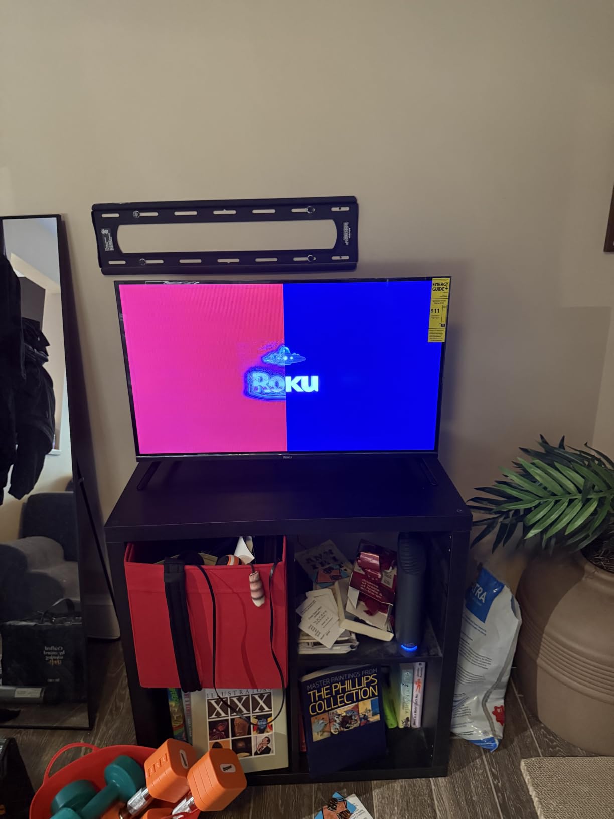 Roku 32-Inch Select Series Smart TV 2026 - 1080p Full HD TV - RokuTV | Flat Screen LED Television with Voice Remote, Wi-Fi & Bluetooth Headphone Mode customer photo 1