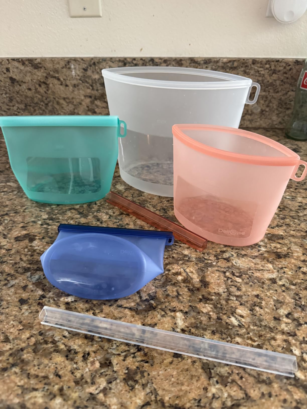 Reusable Silicone Food Storage Bags (Set of 4), Dishwasher Oven Microwave Freezer Safe, Eco-Friendly 100% Platinum, Leakproof Sous Vide Bags, Premium Lunch Containers, 2 Snack 2 Sandwich, Mixed customer photo 2