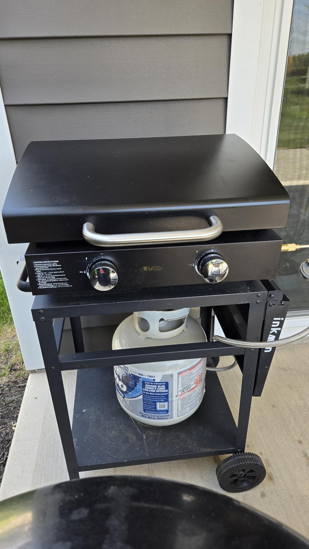VEVOR Gas Griddle, 2 Burner Tabletop Griddle, 22 inch Portable Griddles Propane with Lid, Oil Drain Hole & Oil Collection Tray, 22000BTU Camping Flat Top Grill for Outdoor Cooking, Tailgating customer photo 2