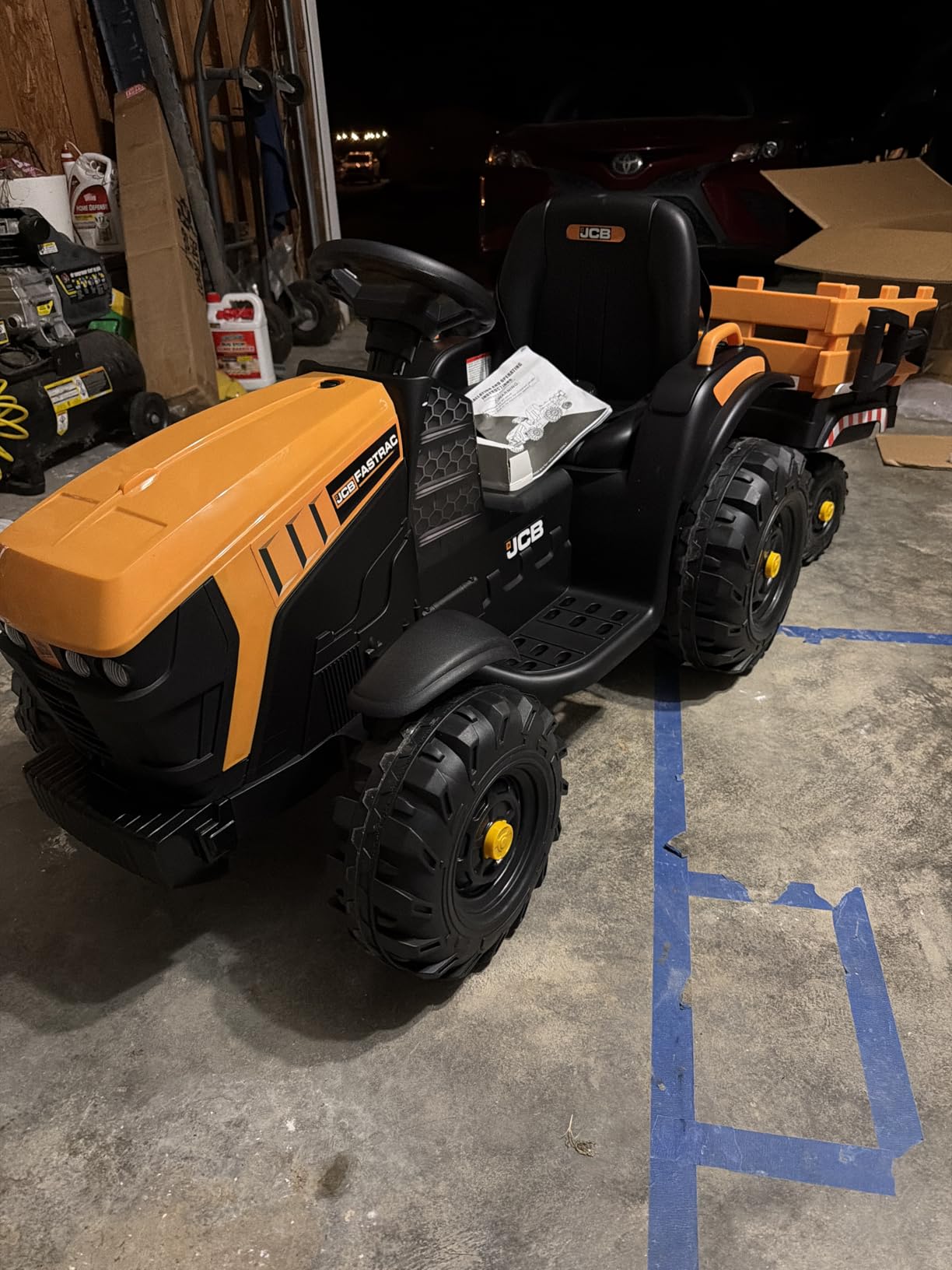 Licensed JCB 24V Ride on Toys Electric Tractor for Big Kids 3-8 with Trailer customer photo 2