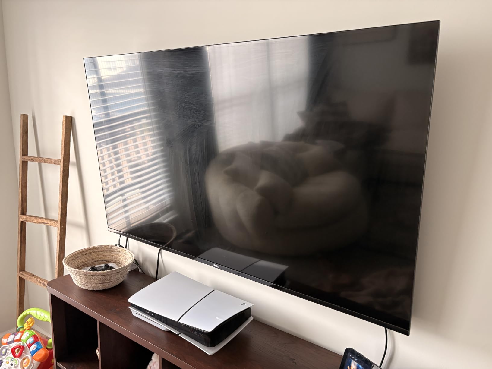 Roku 55-Inch Select Series Smart TV 2026-4K QLED TV - Roku TV | Flat Screen QLED Television with Voice Remote, Wi-Fi & Bluetooth Headphone Mode customer photo 1